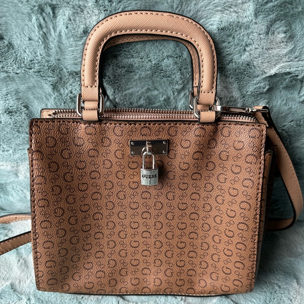 Guess purse - used